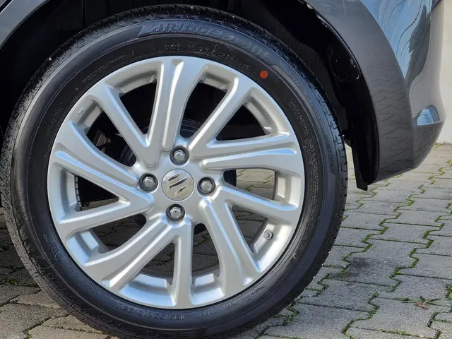 Suzuki Swift 1.2 Select Smart Hybrid 2023 Benzine 4