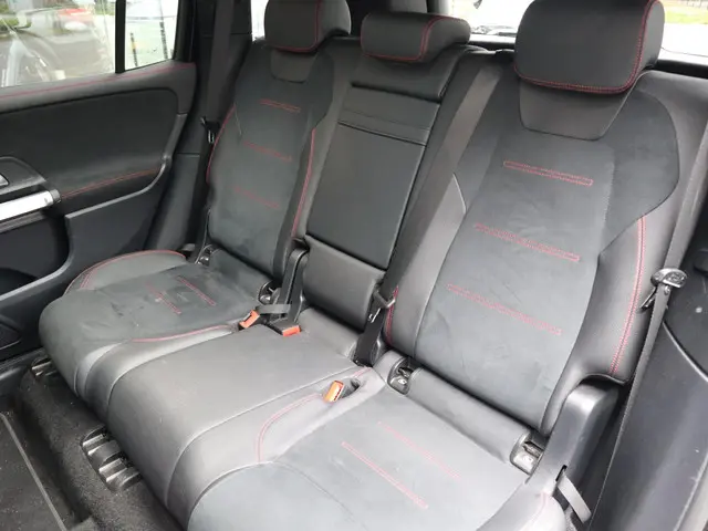 Mercedes-Benz 200-klasse GLB AMG Line 2023 Benzine 14