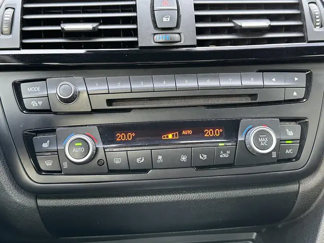 BMW 4 Serie Cabrio 428i High Executive 2014 Benzine 44