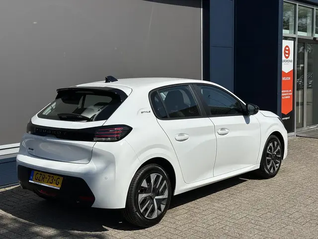 Peugeot 208 1.2 Style 2025 Benzine 6