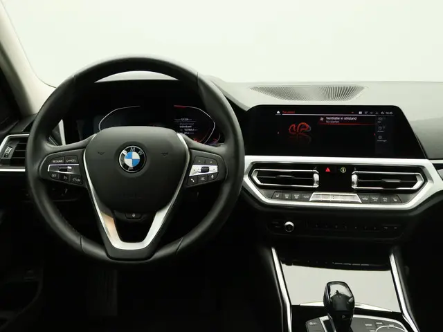 BMW 3 Serie Touring 320i 2020 Benzine 27