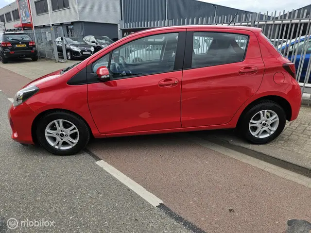 Toyota Yaris 1.0 VVT-i Access camera 2015 Benzine 2