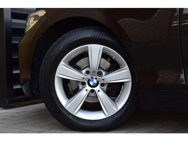 BMW 1 Serie 118i Essential 2015 Benzine 23