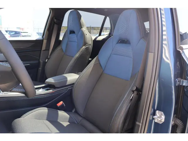 Lynk & Co 01 1.5 2025 Hybride Benzine 14