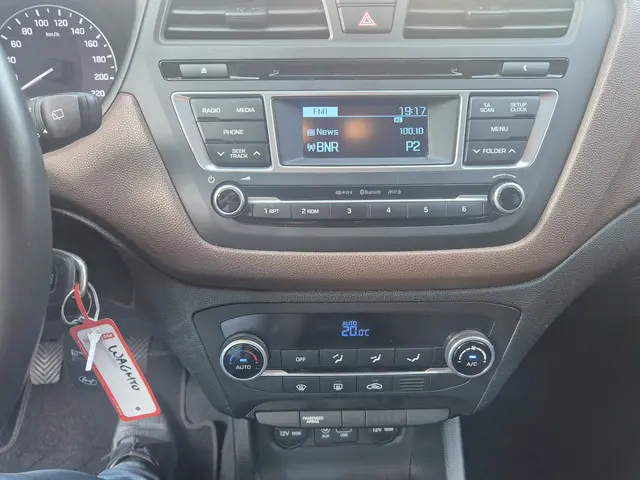 Hyundai i20 1.2 HP i-Motion Comfort 2015 Benzine 9