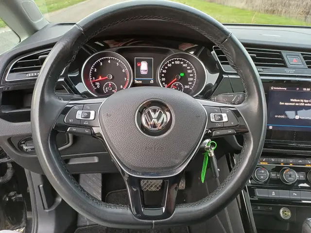 Volkswagen Touran 1.4 TSI Highline 2017 Benzine 50