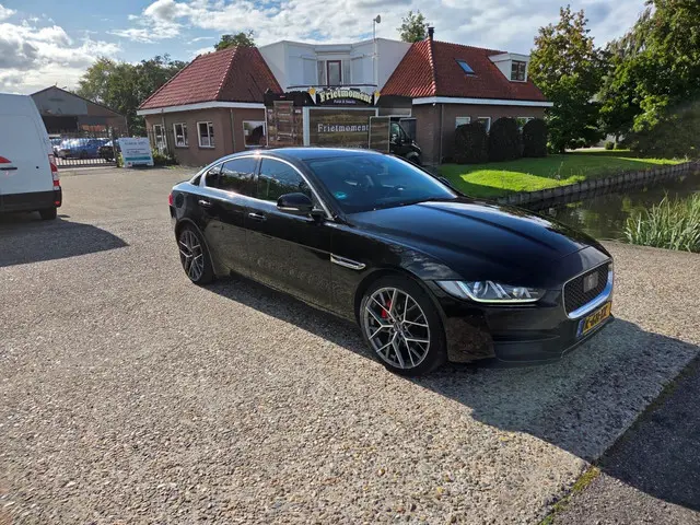 Jaguar XE 2