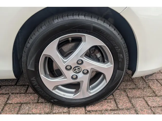 Toyota Yaris 1.5 Hybrid Lease 2015 Hybride Benzine 6