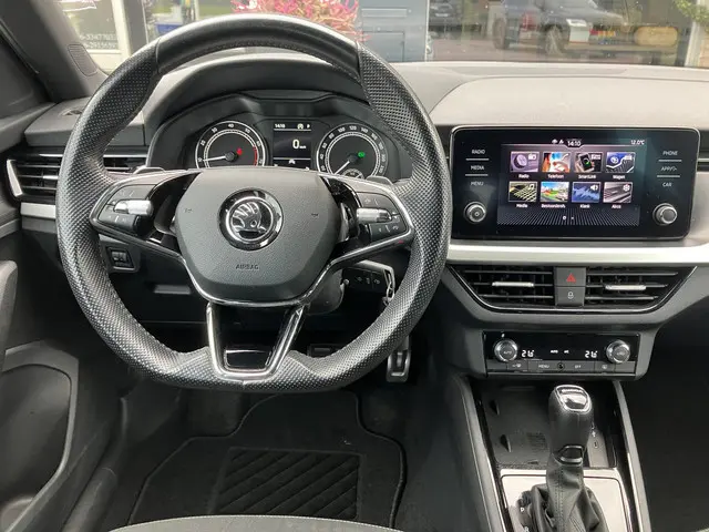 Škoda Kamiq 1.0 TSI Sport Business 2021 Benzine 24