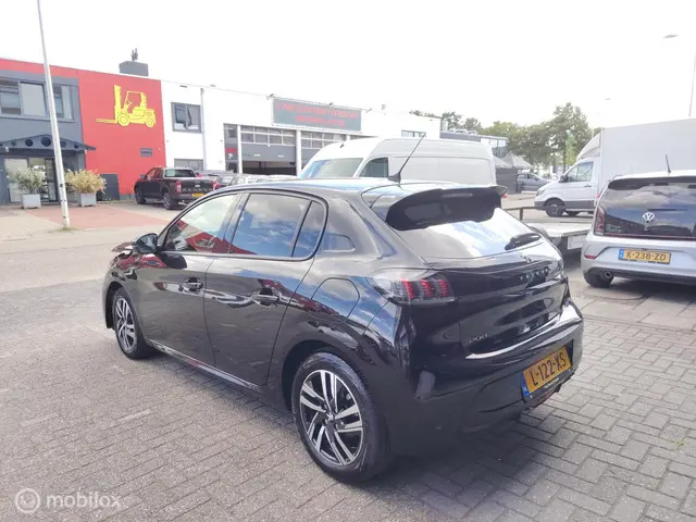 Peugeot 208 1.2 Automaat 130PK. Schade auto 2021 Benzine 7