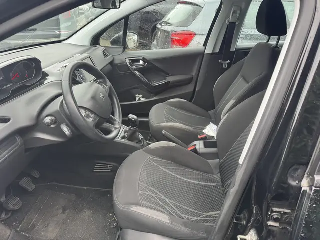 Peugeot 208 1.4 HDi Active 2013 Diesel 10