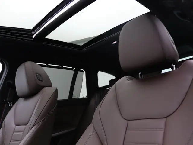 BMW 3 Serie Touring 318i 2024 Benzine 9