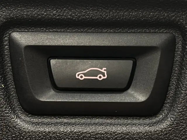 BMW 3 Serie Touring 318i 2023 Benzine 16