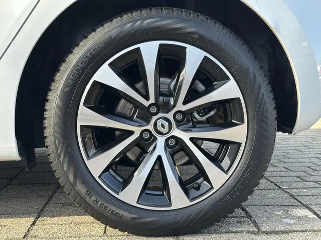 Renault Clio TCe 90 Techno 2023 Benzine 32