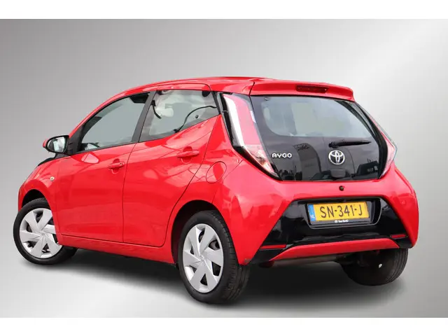 Toyota Aygo 1.0 VVT-i x-nav, 2018 Benzine 2