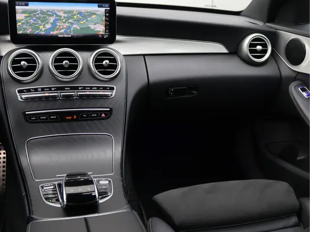 Mercedes-Benz C-Klasse Estate 180 AMG 2020 Benzine 19