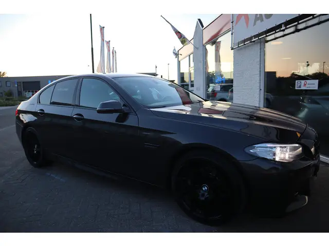 BMW 5 Serie 520i EXECUTIVE 2013 Benzine 12