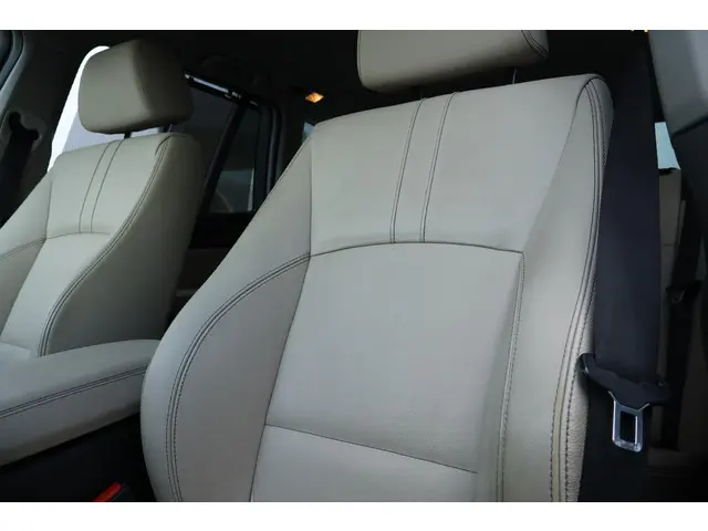 BMW X3 xDrive20i High Executive 2013 Benzine 13