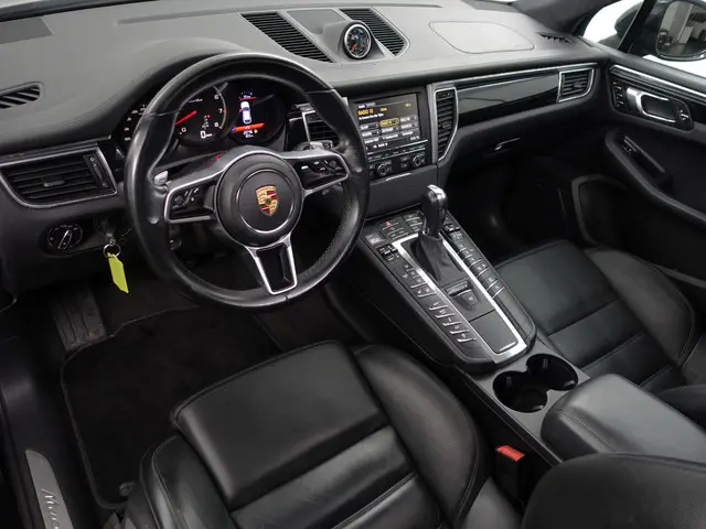 Porsche Macan 2