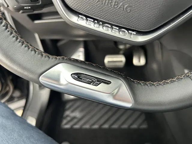 Peugeot 3008 1.6 HYbrid 225 GT 2023 Hybride Benzine 36