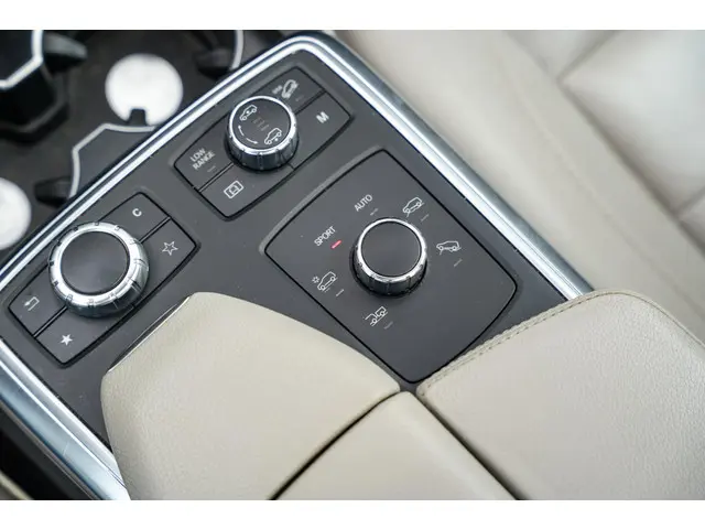 Mercedes-Benz M-Klasse 500 2013 Benzine 26