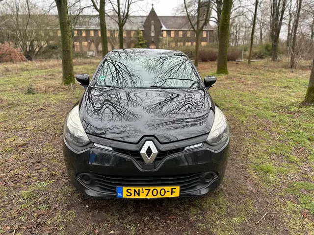 Renault Clio 1.2 16V apk t/m 13-02-2027 2014 Benzine 8