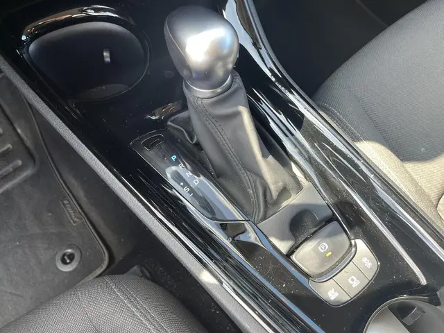 Toyota C-HR 2.0 Hybrid Dynamic 2020 Hybride Benzine 25