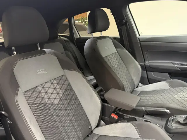 Volkswagen Taigo 1.0 TSI R-Line 2022 Benzine 6