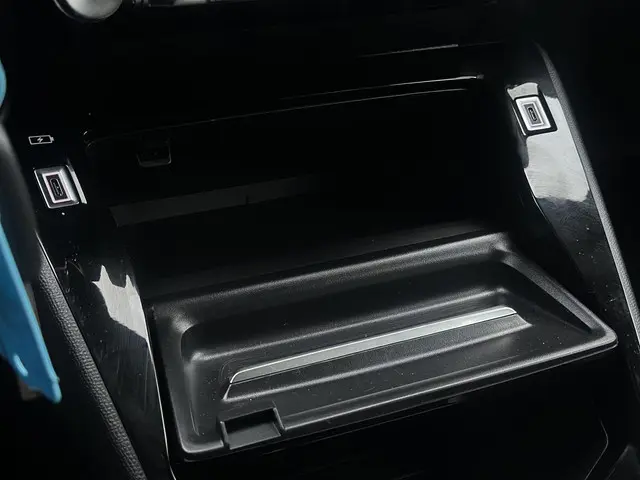 Peugeot 2008 1.2T 130pk Automaat Allure 2024 Benzine 22