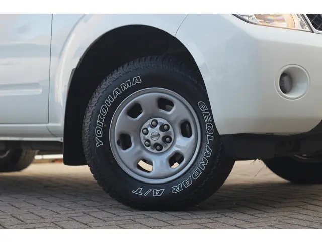 Nissan Navara 2.5 dCi XE King Cab 2012 Diesel 41