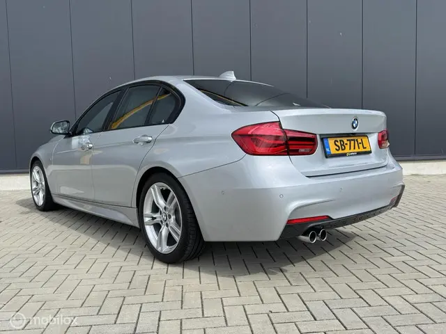 BMW 3 Serie 330i M Sport 2016 Benzine 8