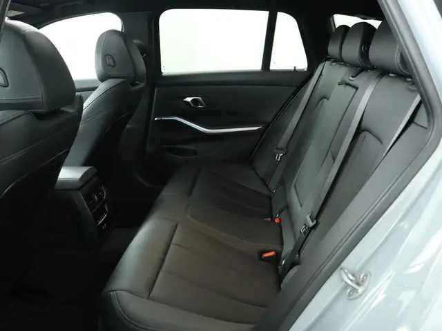 BMW 3 Serie Touring 318i 2025 Benzine 15