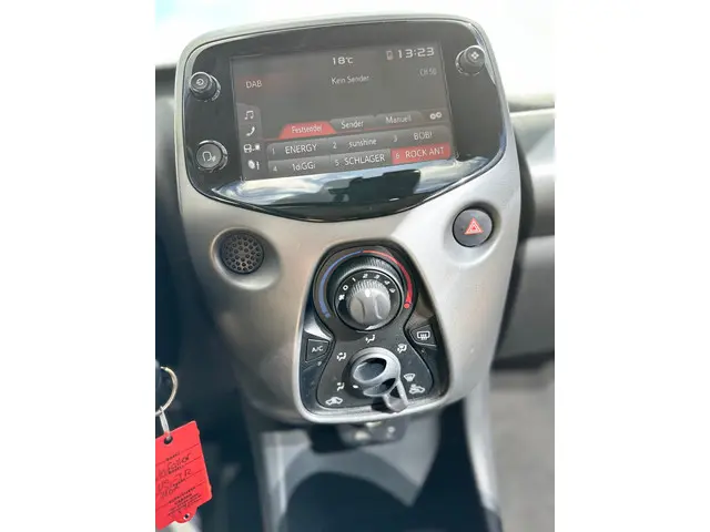 Toyota Aygo 1.0 VVT-i x-play, AUTOMAAT 2021 Benzine 12