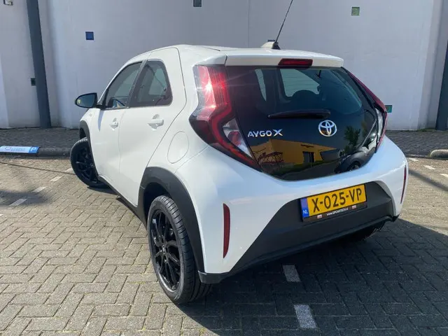 Toyota Aygo X 1.0 VVT-i MT play 2022 Benzine 4