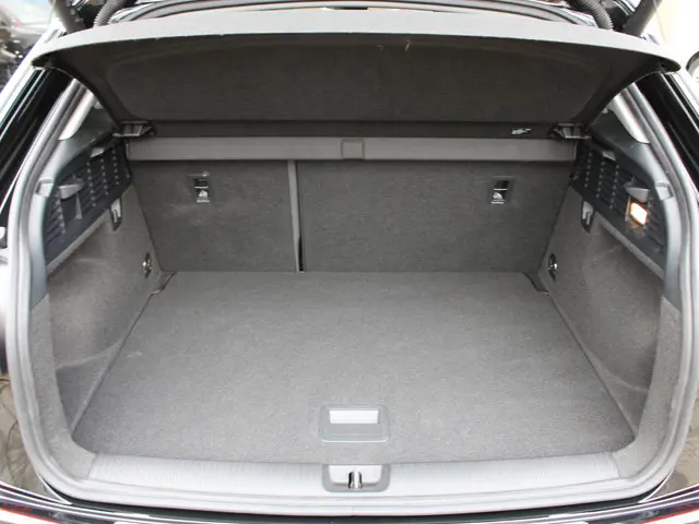 Audi Q2 35 TFSI Edition one 2025 Benzine 13