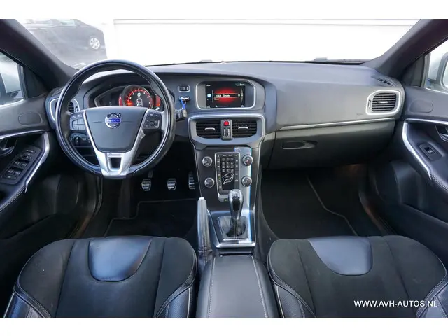Volvo V40 2.0 T2 R-Design 2016 Benzine 5