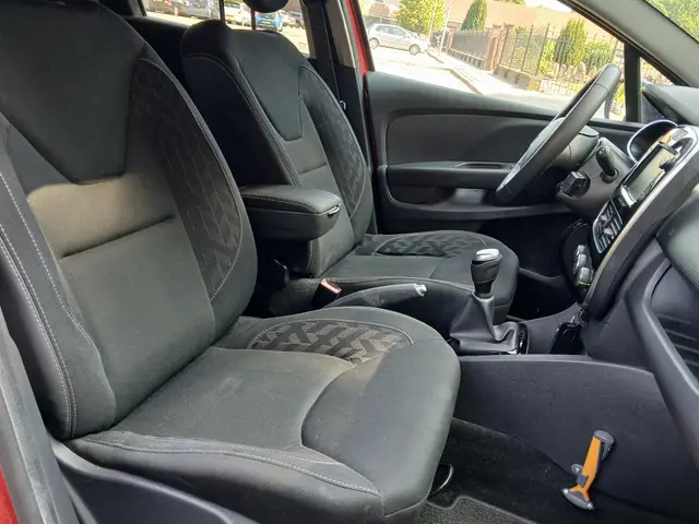 Renault Clio Estate 0.9 TCe Limited 2018 Benzine 14
