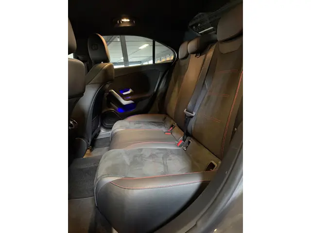 Mercedes-Benz A-Klasse 180 AMG Line 2020 Benzine 28