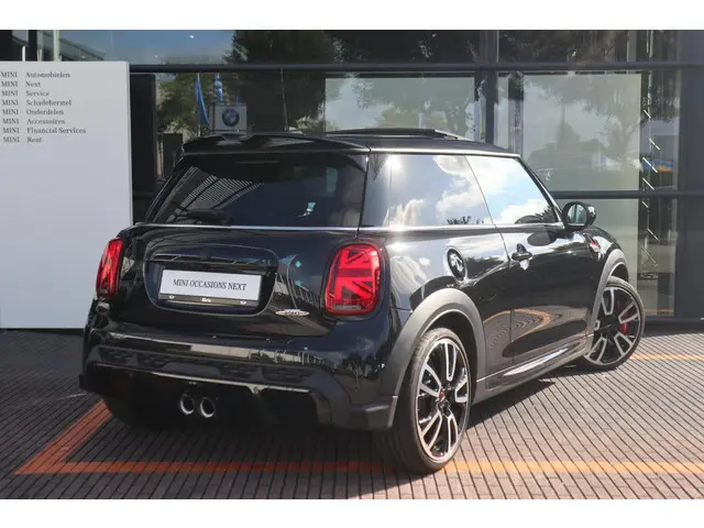 MINI 3-Deurs 2.0 John Cooper Works 2024 Benzine 2