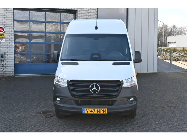 Mercedes-Benz Sprinter 2