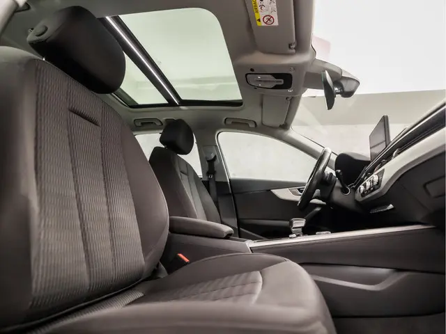 Audi A4 Avant 2.0 TFSI ultra Sport 2016 Benzine 8