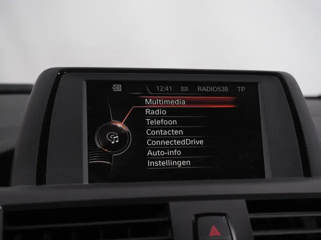 BMW 1 Serie 118i Essential 2015 Benzine 25