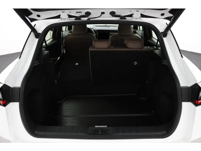 Lexus LBX Elegant 2WD 2024 Hybride Benzine 24