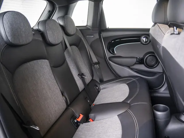 MINI 5-Deurs Cooper Aut. 2023 Benzine 9