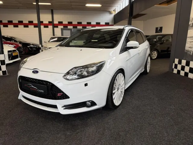 Ford Focus Wagon 2.0 EcoBoost ST-3 2013 Benzine 2