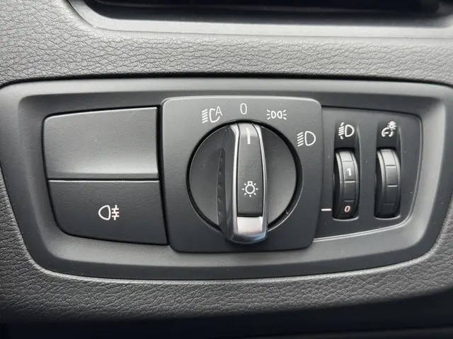 BMW X1 sDrive18i Executive Edition 2020 Benzine 27