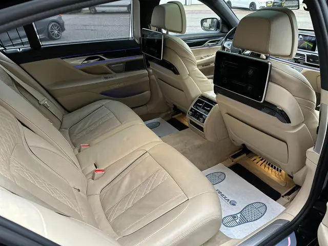 BMW 7 Serie 740Li High Executive 2016 Benzine 25