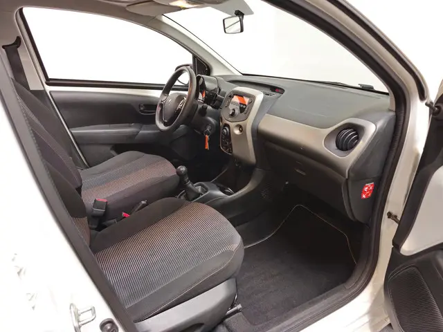 Peugeot 108 1.0 VTi Active Top 2014 Benzine 18