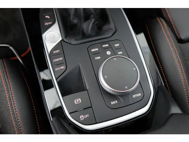 BMW 1 Serie 118i Executive Edition 2020 Benzine 11