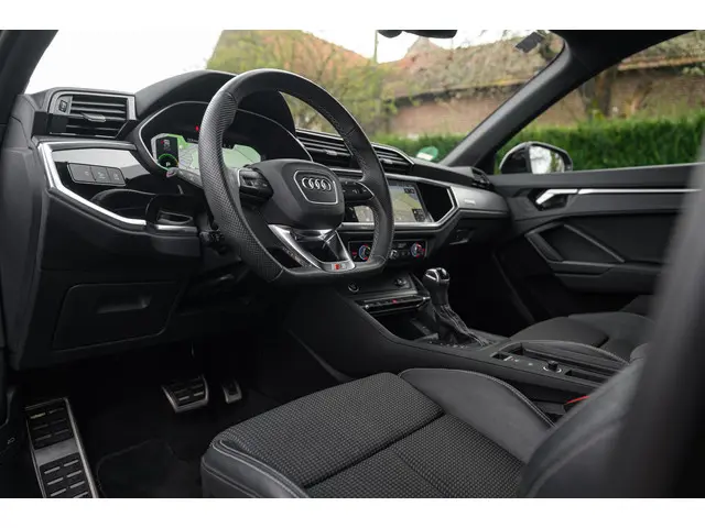 Audi Q3 45 TFSI e S edition 2024 Hybride Benzine 4